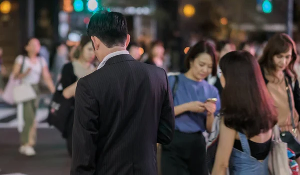 Toquio Japão Setembro 2018 Homem Fato Negócios Espera Para Atravessar — Fotografia de Stock