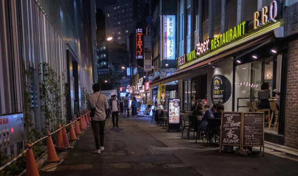 Tokyo Japan September 2018 Fußgänger Spazieren Nachts Durch Den Yurakucho — Stockfoto