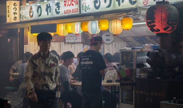 Tokio Japonsko Září 2018 Zákazníci Malé Jídelně Yurakucho Ulici Noci — Stock fotografie