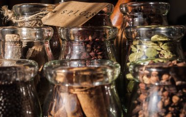 Baharat kağıt etiket ve malzemelerle kase