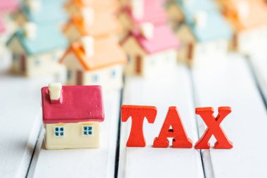 Gayrimenkul Kırmızı ahşap kelime vergisi