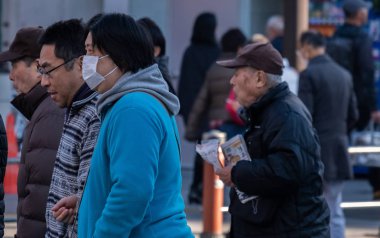 Gündüz Japon meşgul sokak