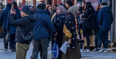 Gündüz Japon meşgul sokak