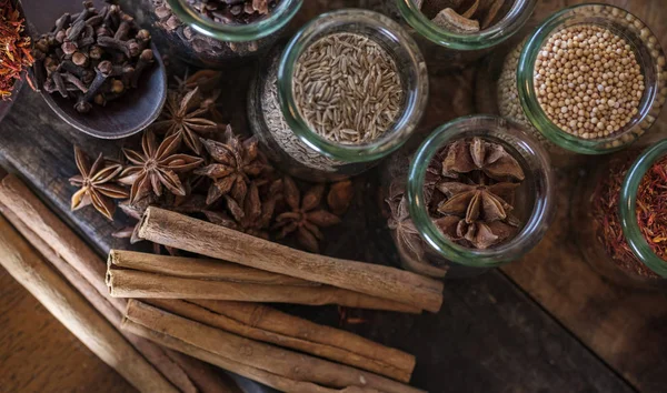 Kryddor Skålar Med Ingredienser — Stockfoto
