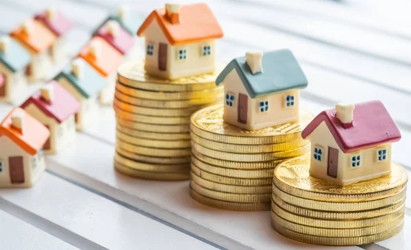 Kripto paralar üzerinde ev modellerinin görünümü yakın