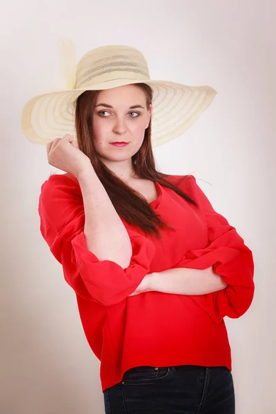Mujer Joven Moda Con Sombrero Sol Sesión Estudio — Foto de Stock
