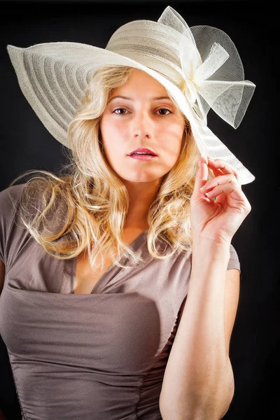 Portrait Une Jeune Femme Riante Avec Chapeau — Photo