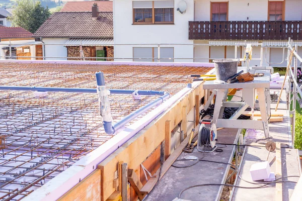 Preparazione Concretizzare Soffitto Con Tappetini Ferro Tubo Scarico — Foto Stock