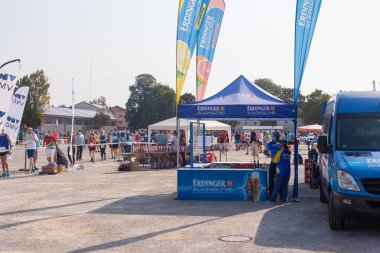 Alttting, Almanya - 13. Eyüp 2020: OMV Half Marathon Alttting 2020 koşucularının Corona koşulları altında başlatılması 