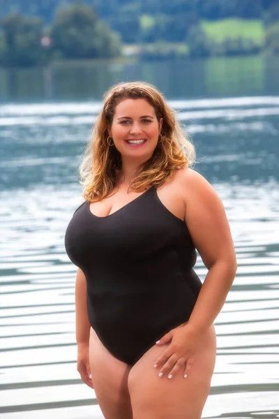 Laughing Curvymodel Blond Hair Black Swimsuit — Stock Photo, Image