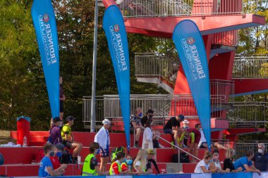 Ratingen, Almanya - 20 Eylül 2020: 12. Stadtwerke Ratingen Triatlonu 'nda dünya elitlerinin hazırlıklarına başlayın