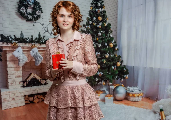 Young Woman Red Curly Hair Poses Gift Her Hand Front — Stock Photo, Image