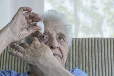 Damla tek başına uygulama kadın kıdemli