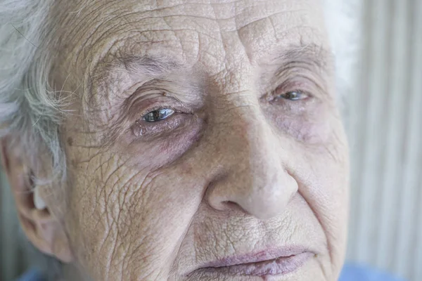 Nahaufnahme Faltiges Gesicht Einer Weinenden Seniorin — Stockfoto