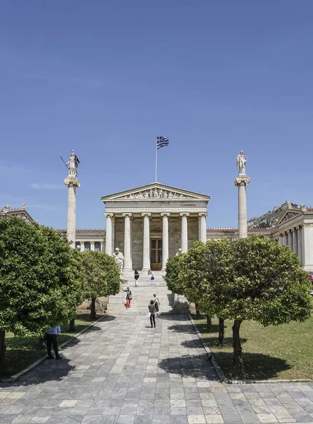 Atina Yunanistan Athena Apollon Heykelleri Ile Neoklasik Bir Bina Olan — Stok fotoğraf