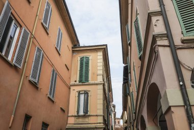 Bina arka planı olarak Toskana, İtalya