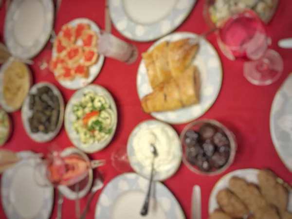 Fondo Borroso Con Mesa Llena Comida Aperitivo Para Cena — Foto de Stock