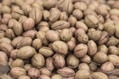 arka plan olarak turşu yeşil zeytin