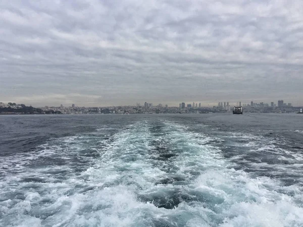 Vagues Derrière Navire Sur Mer Istanbul Turquie — Photo