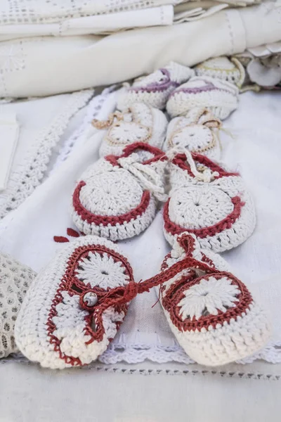Sommige Naaldwerk Sokken Voor Baby Tentoongesteld Markt — Stockfoto