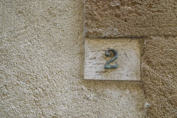 Nummer Zwei Einer Wand Mit Kopierraum — Stockfoto