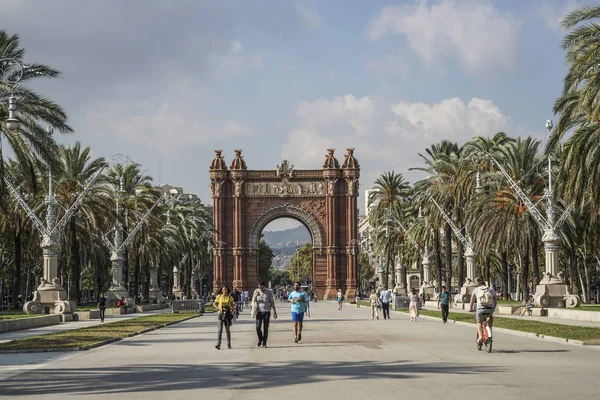 Der Arc Triomf Ist Eine Der Wichtigsten Attraktionen Von Barcelona — Stockfoto