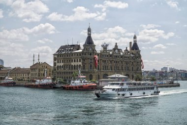 Ünlü ve tarihi Haydarpaşa Tren İstasyonu Türkiye'de Istanbul 'un sembolü dönüm noktası olduğunu