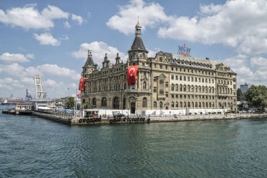 Ünlü ve tarihi Haydarpaşa Tren İstasyonu Türkiye'de Istanbul 'un sembolü dönüm noktası olduğunu