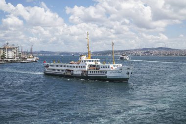 Türkiye'de Istanbul feribot. Neredeyse 150.000 yolcu vapurları günlük şehir, Avrupa ve Asya arasında 2 farklı kıtada kolay erişim nedeniyle kullanmak.