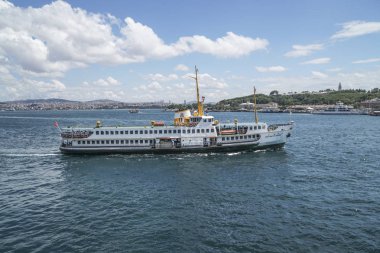 Türkiye'de Istanbul feribot. Neredeyse 150.000 yolcu vapurları günlük şehir, Avrupa ve Asya arasında 2 farklı kıtada kolay erişim nedeniyle kullanmak.