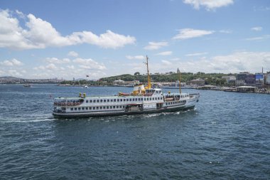 Türkiye'de Istanbul feribot. Neredeyse 150.000 yolcu vapurları günlük şehir, Avrupa ve Asya arasında 2 farklı kıtada kolay erişim nedeniyle kullanmak.