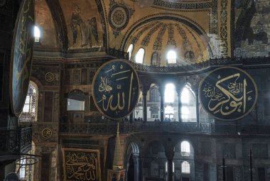 Aya Sofya cami Istanbul, Türkiye'de iç. Ayasofya'nın olduğu bir Ortodoks Patriklik Bazilikası'na, daha sonra cami ve şimdi bir müze.