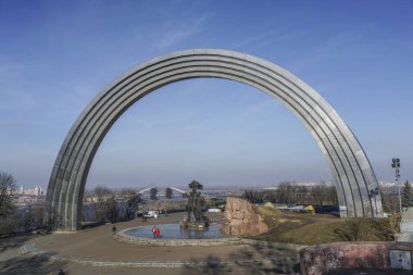 Memorial Arch dostluk, 1982 yılında inşa Rus ve Ukraynalı halkları arasındaki dostluk simgeleyen işçi tasvir eden halk,