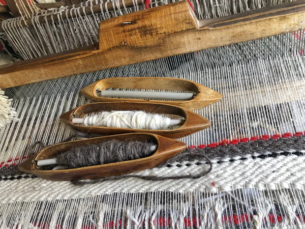 罗马尼亚手工地毯织布机特写镜头 — 图库照片