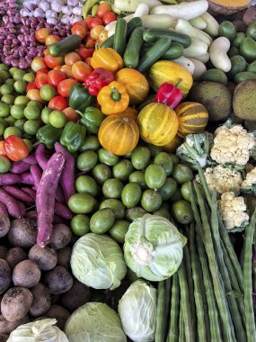 arka plan ile bir bakkal taze sebze çeşitli