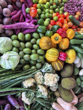 arka plan ile bir bakkal taze sebze çeşitli