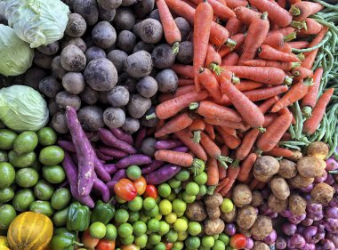 arka plan ile bir bakkal taze sebze çeşitli