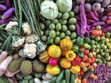 arka plan ile bir bakkal taze sebze çeşitli