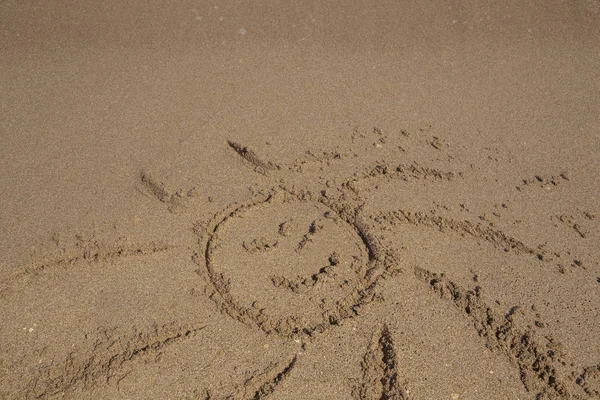 Fondo Verano Con Forma Sol Dibujado Mano Una Playa Arena —  Fotos de Stock