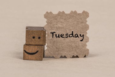 gülen yüz simgesi ile Salı için şablon