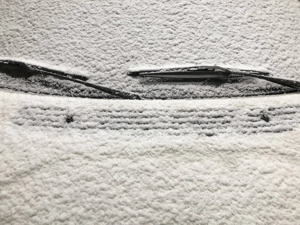 Ένα Αυτοκίνητο Παρμπρίζ Καλυμμένα Χιόνι Χειμώνα Αντίγραφο Χώρου — Φωτογραφία Αρχείου
