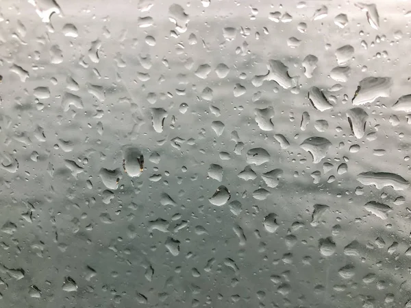 Gocce di pioggia su un pannello della finestra come sfondo — Foto Stock