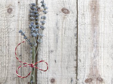 Lavanta buket ahşap yüzey üzerinde