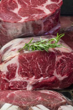 bir arka plan olarak çiğ dana eti parçaları