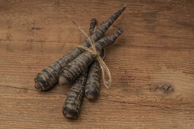 kopya alanı ile ahşap masa üzerinde kırmızı havuç