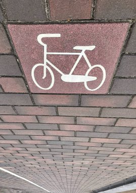 sokakta bisiklet yol işareti