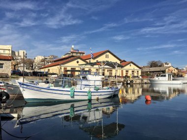 Alexandroupoli, Yunanistan - 13 Aralık 2017; Buildi yansıması