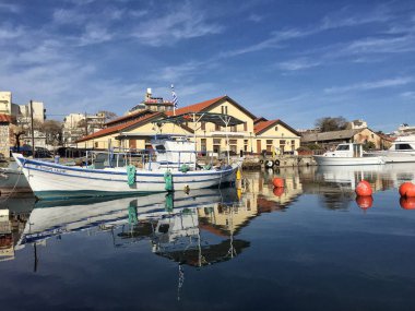 Alexandroupoli, Yunanistan - 13 Aralık 2017; Buildi yansıması