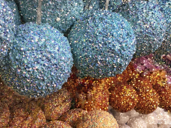 Фон с красочными шарами для украшения ноэля — стоковое фото