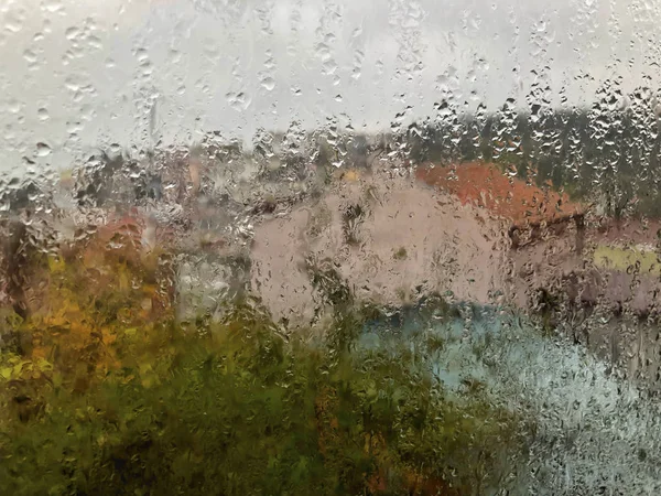 Hintergrund mit Regentropfen auf Fenster wie ein Gemälde — Stockfoto